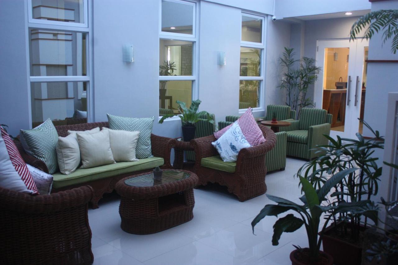 לאואג Sarita Bed And Breakfast מראה חיצוני תמונה